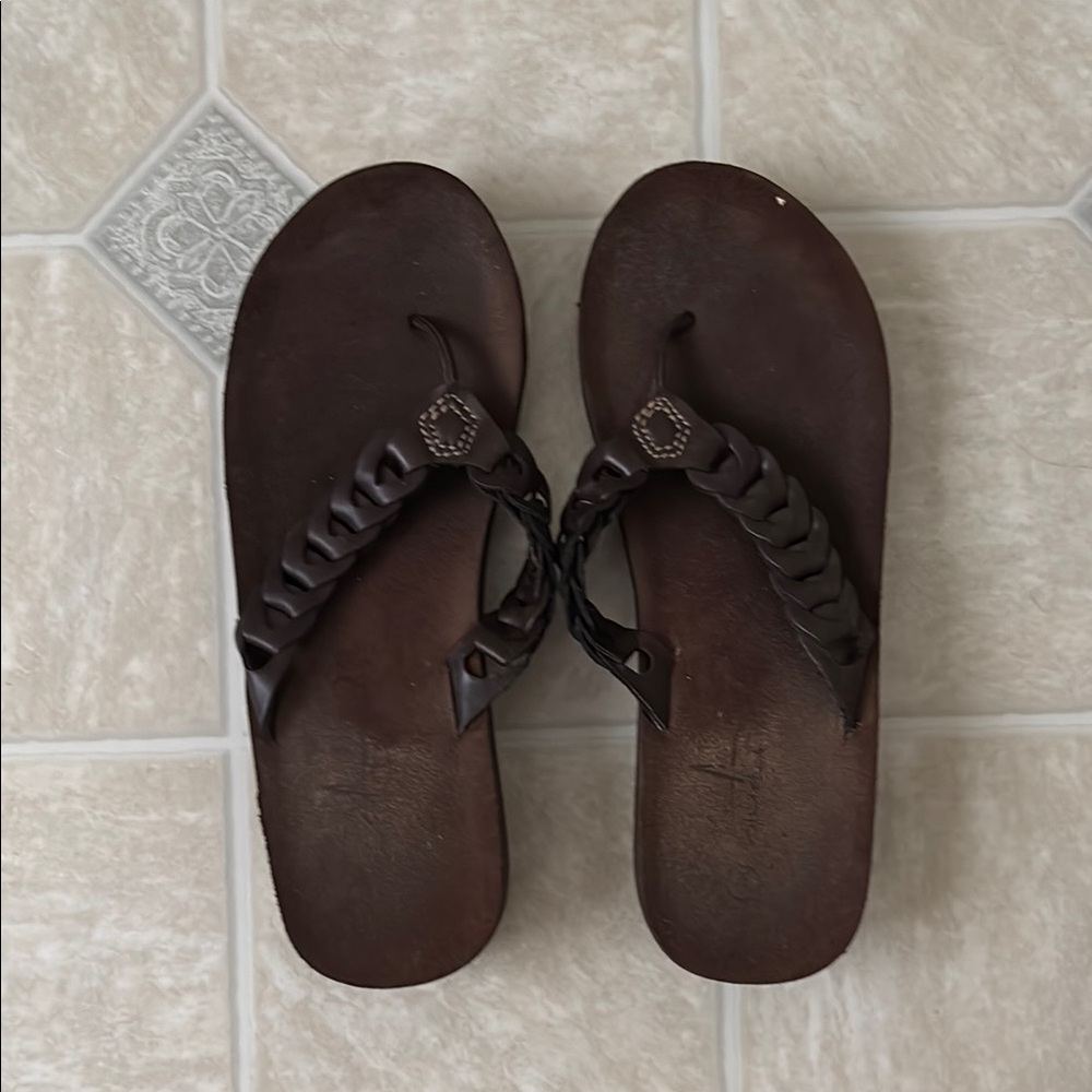 Blue Fin Brown Sandals